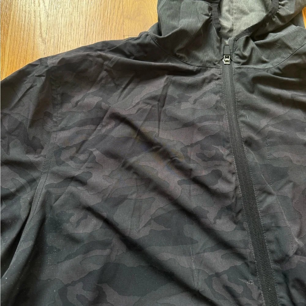 Vuori Men's Outdoor Trainer Shell in Black Camo - Picture 4 of 11